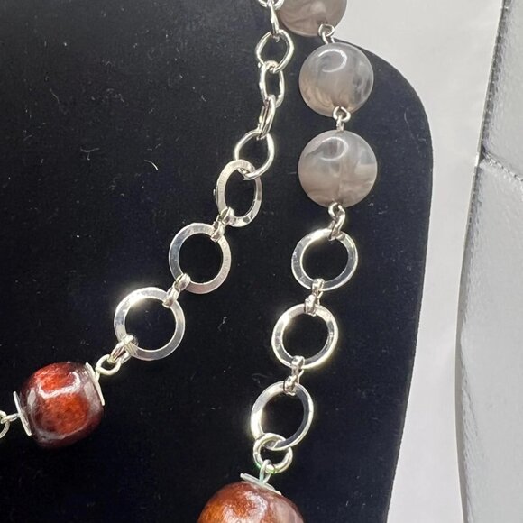 Stunning Vintage 32”. Wood and resin bead necklace. - Picture 7 of 7